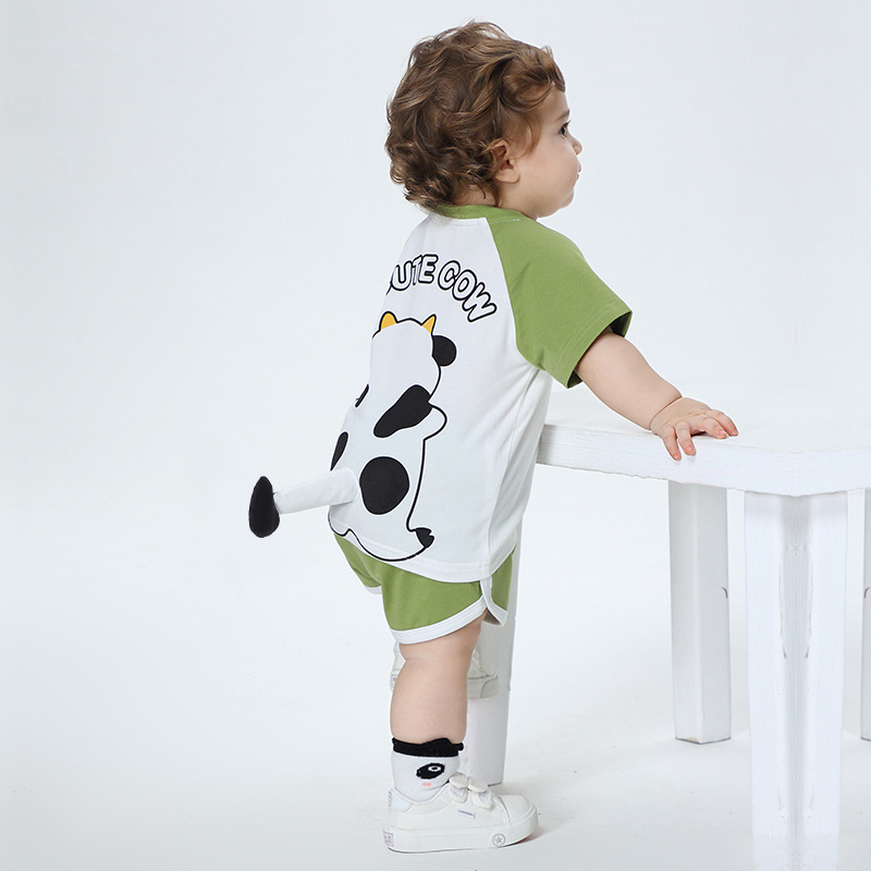 Bộ Đồ Bò Sữa Cho Bé – Thời Trang Dễ Thương Và Ngộ Nghĩnh
