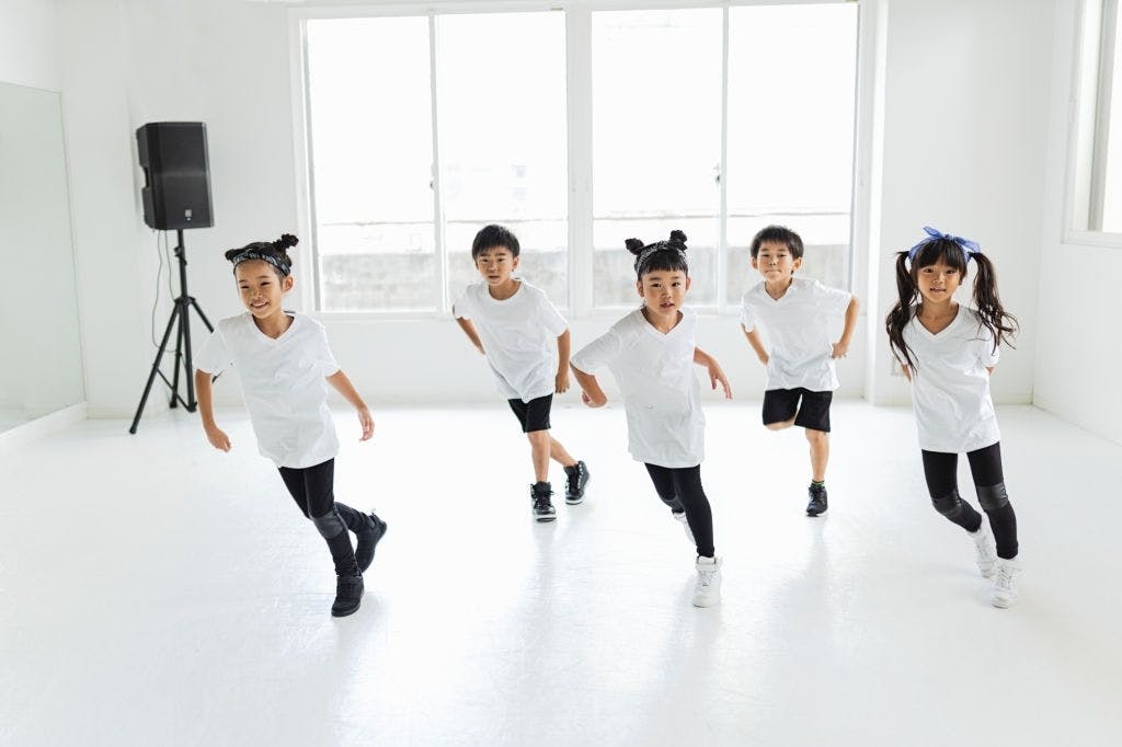 Quần Áo Nhảy Hiện Đại Cho Bé Gái Thời Trang Năng Động