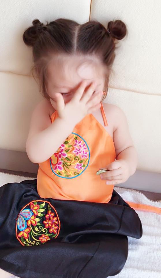 Yếm Đào Cho Bé Gái Giá Sỉ – Thời Trang Dễ Thương Và Tiện Lợi